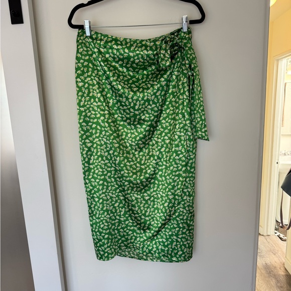 Wayf Green Daisy Print Blouse - Picture 2 of 6